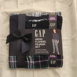 GAP Men's Flannel Pajama Set - Navy and Green Plaid